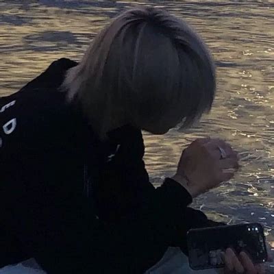 非主流男生伤感头像哭泣