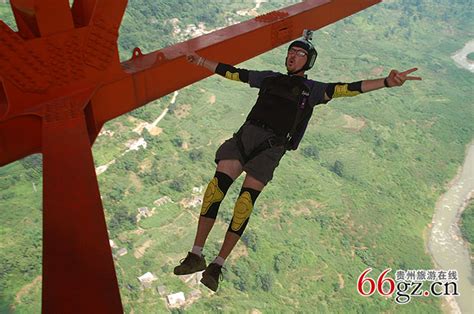 世界低空跳伞大赛 16名顶级选手挑战“生死时速”-搜狐大视野-搜狐新闻