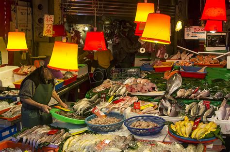 在高松鲜鱼市场品尝刚刚打捞上来的各种海鲜！ | Experiences in Japan