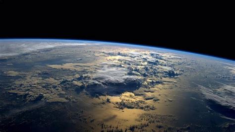 太空看地球：国际空间站的镜头光晕与轨道日出_凤凰网视频_凤凰网