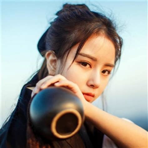 头像真人女生温柔喝酒