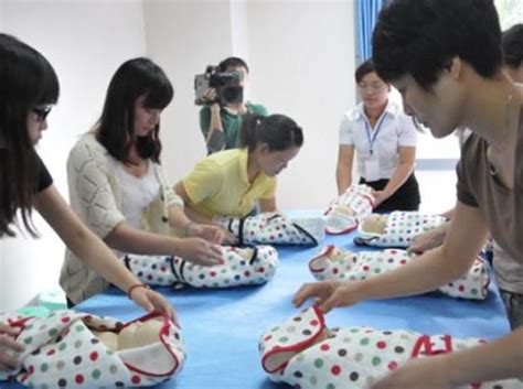 九江月嫂培训班多少钱南昌报名-行业新闻-南昌市巾帼家庭服务有限公司