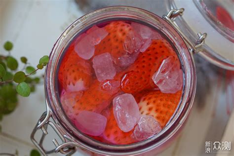 【自制草莓果酒‼️酸甜可口，简单易做‼️适合女生喝的果酒哦～的做法步骤图】尖角小荷_下厨房