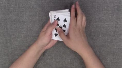 扑克牌“发二张”的发牌手法教学_盗心魔幻-梨视频官网-Pear Video