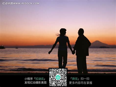 夕阳下海边牵手的一对老夫妻图片免费下载_红动中国
