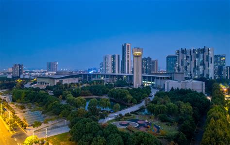 江阴市副市长一行视察中新智地（江阴）智能制造产业园 - 中新智地