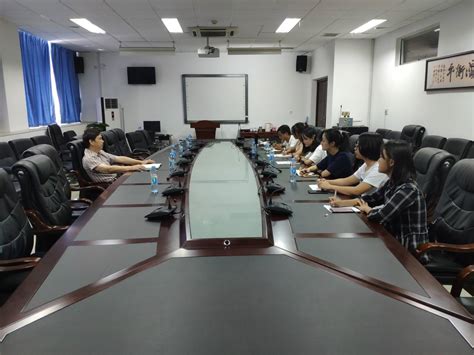 9月5日上午，南昌大学公共管理学院院长尹利民的读书招新会在文法楼A309会议室举行，多名公共管理学院学子报名参与了本次招新会。