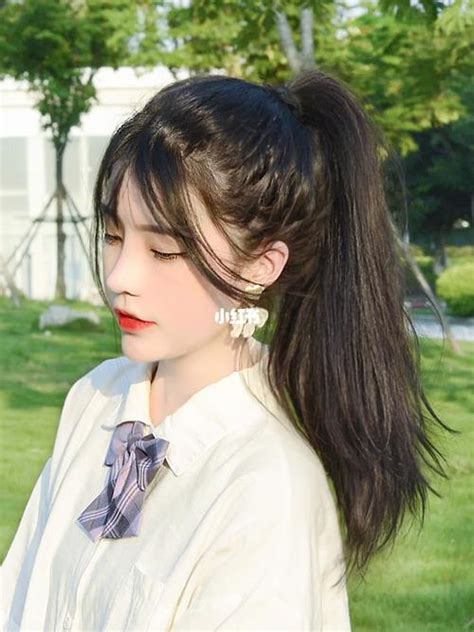 短发高马尾甜美女生头像