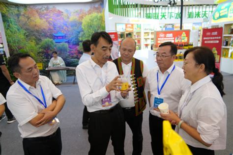红河州优质特色红米系列产品在第五届中国粮食交易大会上受青睐