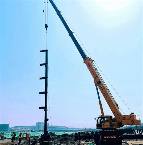 疏浚重器“天鲲号”为连云港港10万吨级航道工程施工