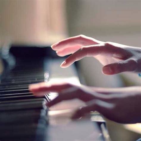 弹钢琴的小女孩PNG图片素材下载_小女孩PNG_熊猫办公