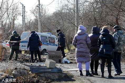 俄州长：乌军对俄边境炮击造成民宅和学校受损 另有1人受伤_凤凰网军事_凤凰网