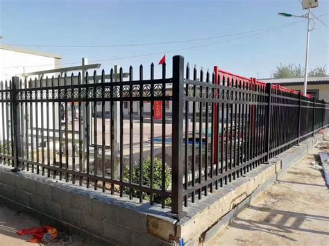 锌钢围栏小区围墙铁艺护栏 工厂园林绿化建筑金属方管铸铁栏杆-阿里巴巴