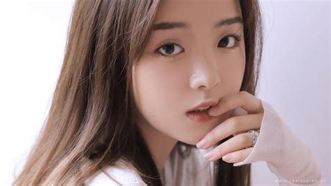 赵温婉妆容甜美女生头像