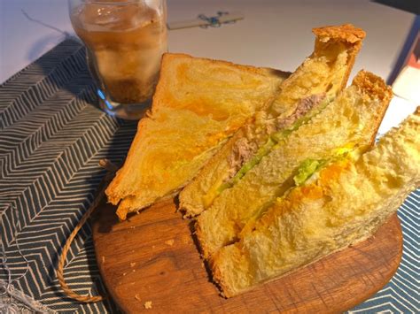 【金枪鱼三明治的做法步骤图，怎么做好吃】索拉妈妈大连_下厨房
