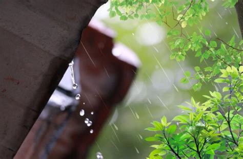 大雨磅礴大雨滂沱,描写大雨的句子,瓢泼大雨_大山谷图库