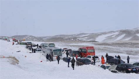 新疆玛依塔斯再遭9级大风袭击72名旅客安全转移|清障车|交警_凤凰资讯