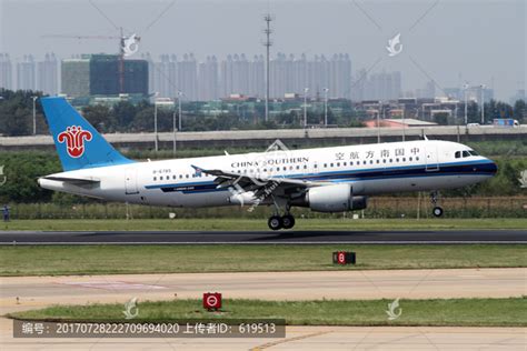 4k中国南方航空飞机降落过程视频素材,其它视频素材下载,高清3840X1640视频素材下载,凌点视频素材网,编号:148852