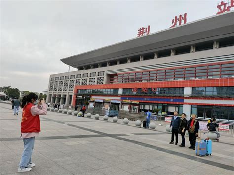 火车站下午荆州站车站运输摄影图配图高清摄影大图-千库网
