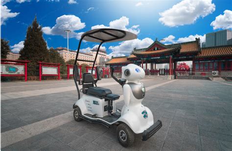北京莲花池公园引进“伴游机器人”打造智慧游园新体验|北京_新浪新闻