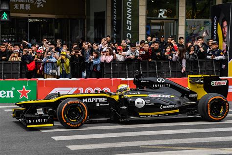 F1赛车驶上上海街头