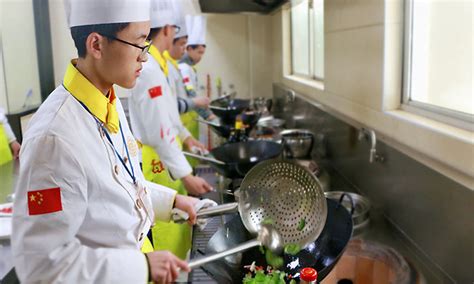 2020年学厨师，如何选择优秀的厨师培训机构呢？-福建新东方烹饪学校