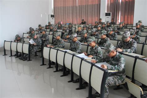 九江军分区战备建设处处长视察指导学院军训教官资格考核工作