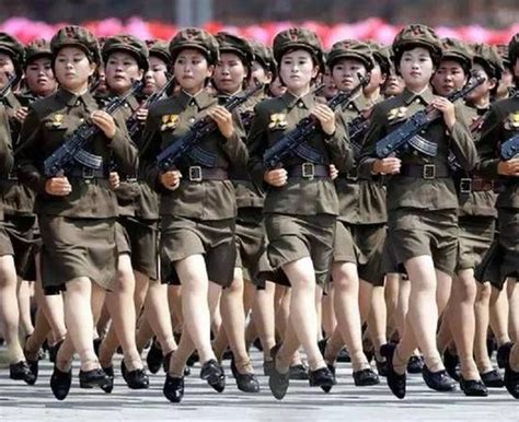 大阅兵：朝鲜女兵检阅现场，正步走的有模有样！_腾讯视频