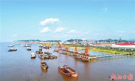 九江城西港集装箱码头繁忙景象（图）凤凰网江西_凤凰网