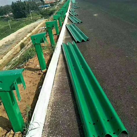 山东波形护栏板厂家供应全国乡村安保波形护栏板镀锌喷塑波形护栏板|价格|厂家|多少钱-全球塑胶网