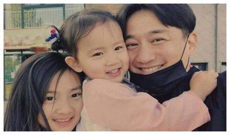 黄磊首晒小儿子照片，和佟大为一样两女一儿，孩子长得都好看！