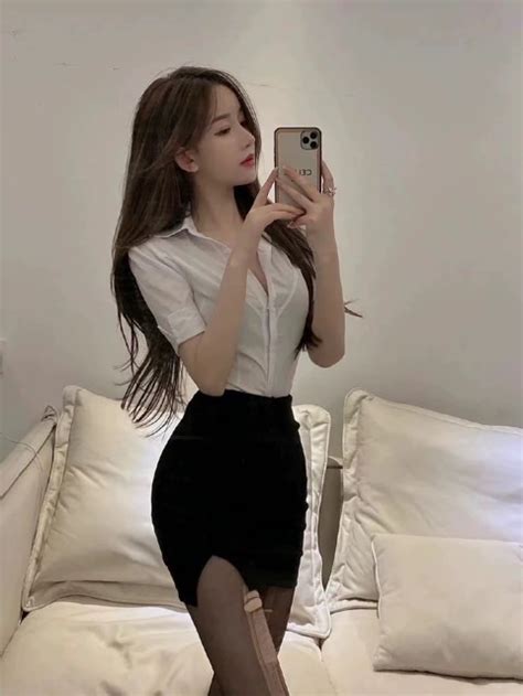 衬衣套装甜美女生头像