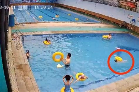 四川盐源男童在游泳馆溺亡，律师解读：周围人是否有救助义务？_河北日报客户端