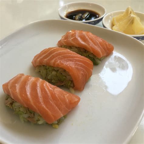 【三文鱼寿司5食的做法步骤图，怎么做好吃】bobospirit8_下厨房