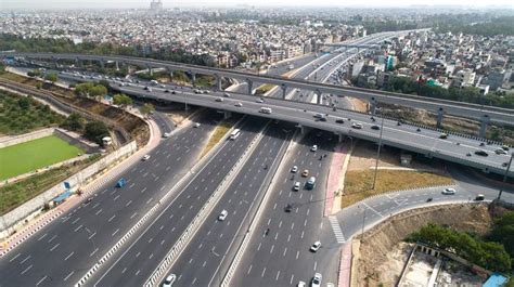 印度高速公路交通的鸟瞰图。视频素材_ID:VCG42N1346904218-VCG.COM