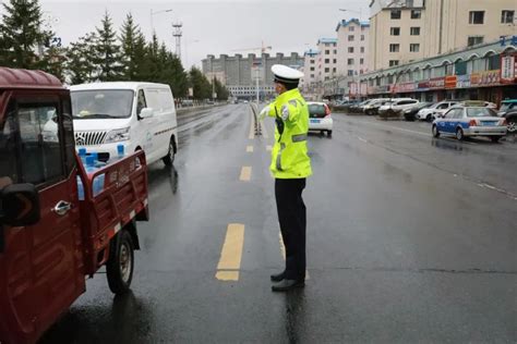 内江交警圆满完成2023年春节期间道路交通安保工作