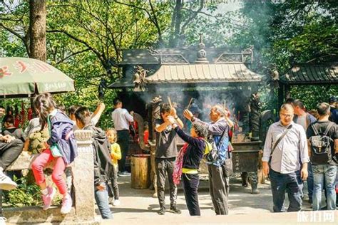 人文纪实摄影：沙溪古镇去寺庙烧香祈福的人们