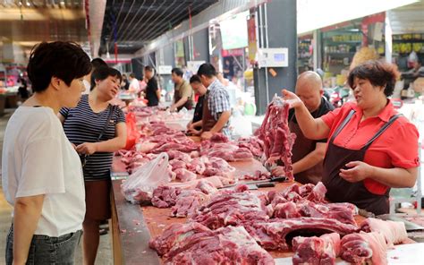 菜市场肉禽摊整齐的猪肉摄影图配图高清摄影大图-千库网