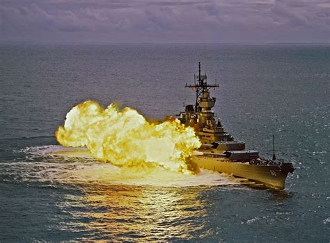 美国“衣阿华”级战列舰16英寸舰炮实弹射击流程_空中军事