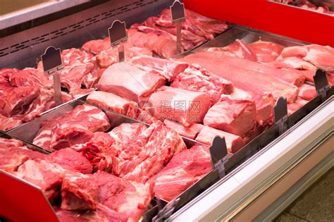 小肉店里的肉制品高清图片下载-正版图片502819332-摄图网