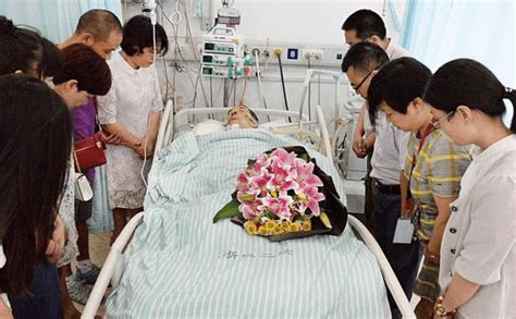 50岁英国大叔因病去世, 将全部身体器官捐献, 救活6个中国人