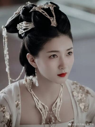 张馨予苏妲己图片