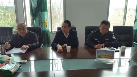 阆中市副市长、公安局局长周拿云深入博树乡来龙村指导扶贫工作