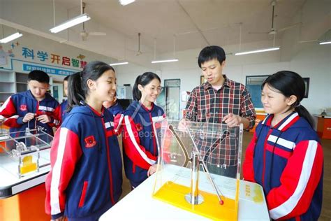 重庆梁平：农村中学建起科技馆-人民图片网