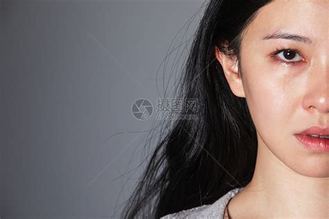 被家暴的女性面部流泪特写高清图片下载-正版图片501532665-摄图网