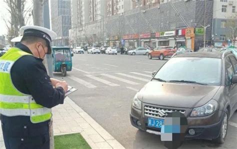 司机们注意，沧州交警“地毯式，全天候”查违停！__财经头条