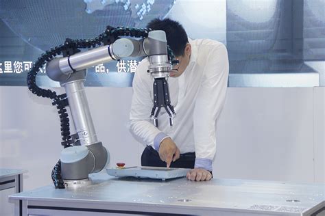华成助力深圳完成首批工业机器人系统操作员职业技能等级认定-华成工控