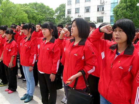 红色青春之声！湖南万名大学生集体入党宣誓 - 教科卫要闻 - 新湖南