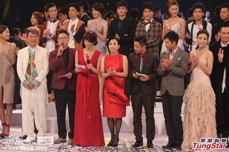 TVB巡礼红毯: 杨怡面部惊悚梁政珏深V秀玉乳(组图) - 青岛新闻网