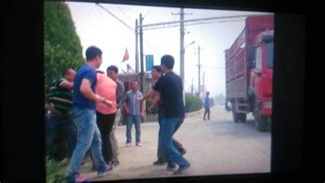 人民网记者在石家庄采访地沟油报道遭殴打(图)-搜狐新闻